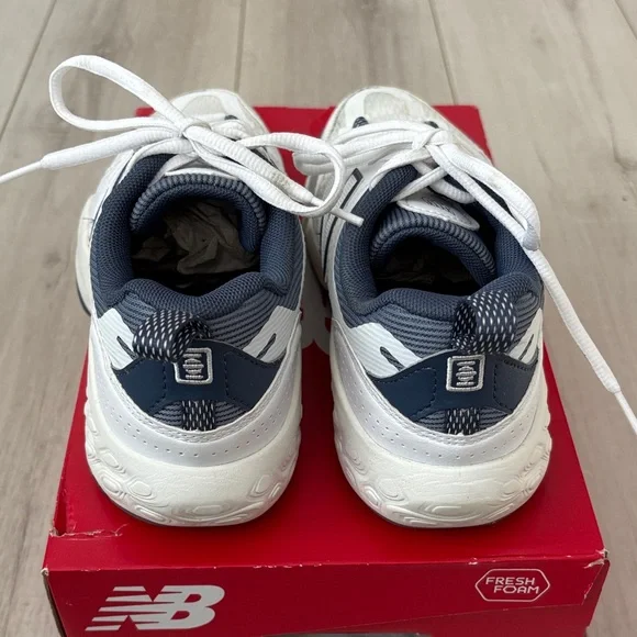 New Balance White and Navy Sneakers size 7 - Picture 6 of 8